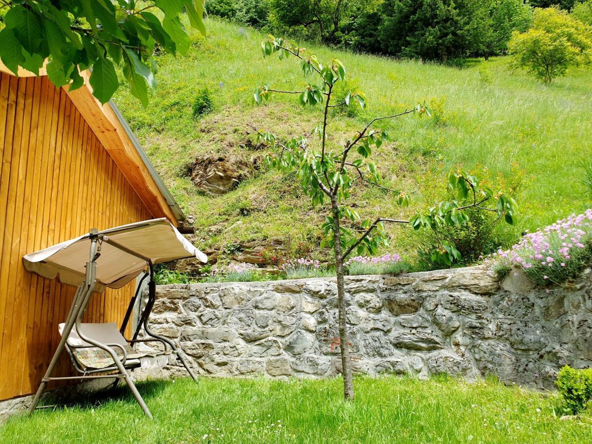 Apartment And Garden House Among The Mountains Podbrdo Exteriér fotografie