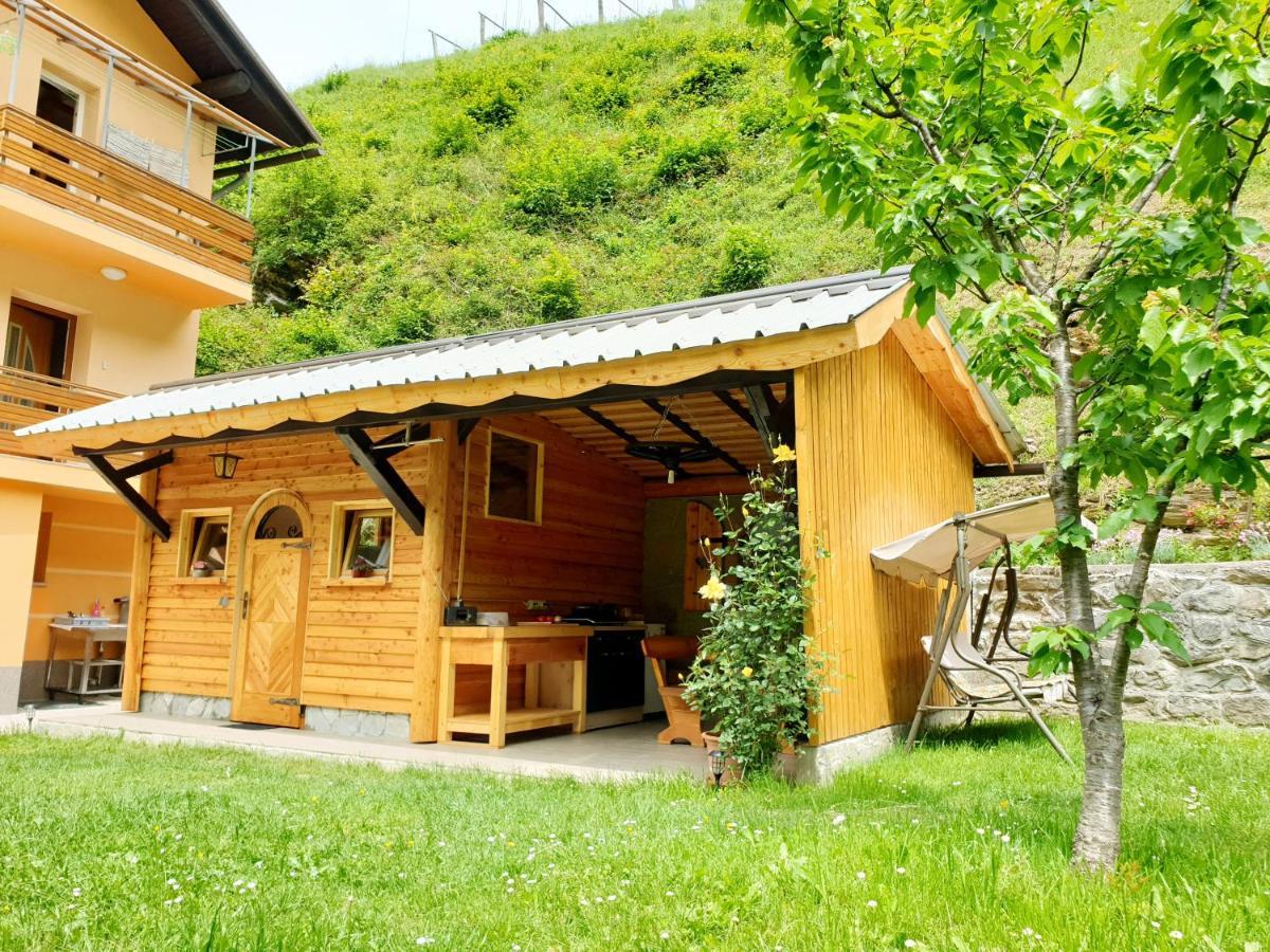 Apartment And Garden House Among The Mountains Podbrdo Exteriér fotografie