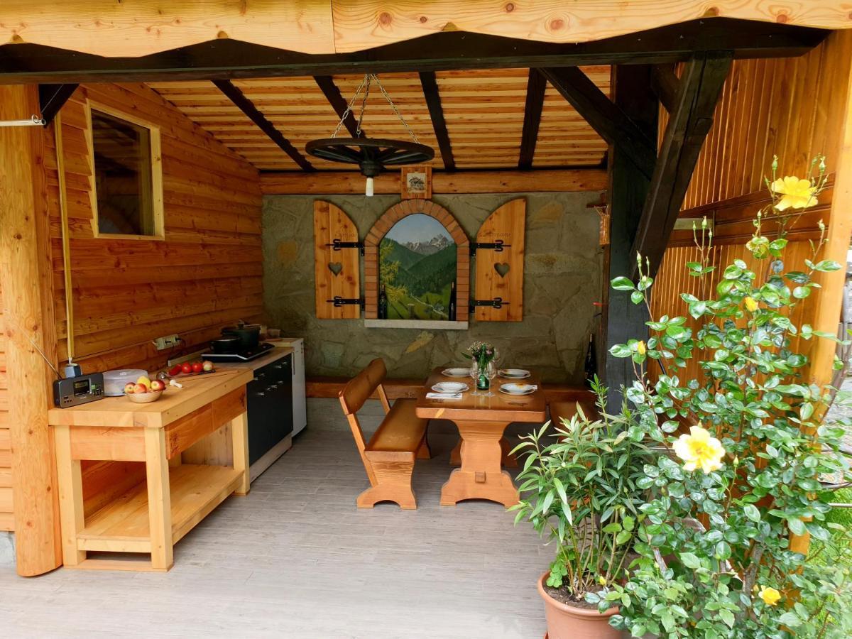 Apartment And Garden House Among The Mountains Podbrdo Exteriér fotografie